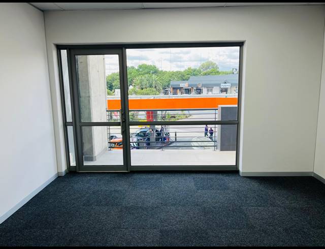250M² OFFICE TO LET IN FOURWAYS